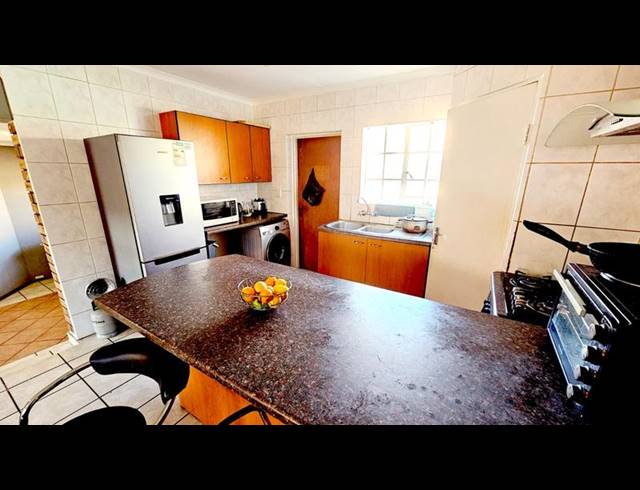 4 BEDROOM HOUSE FOR SALE IN CASTLEVIEW